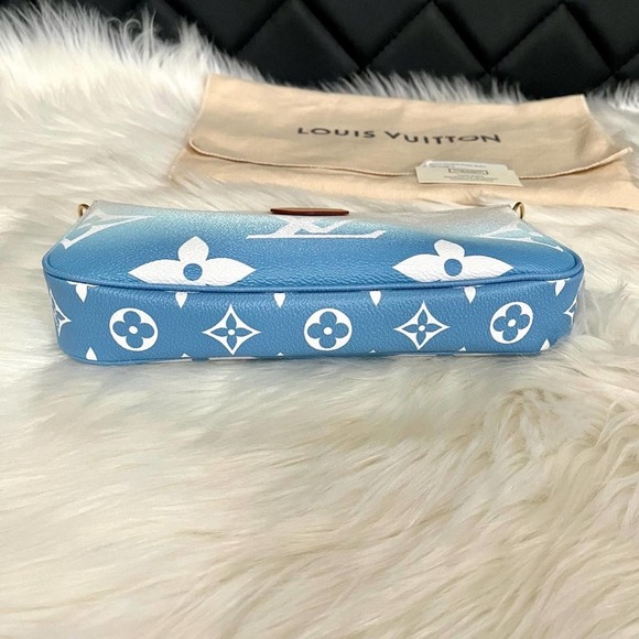 New Louis Vuitton By The Pool Multi Pochette Large Pochette - Picture 9 of 9